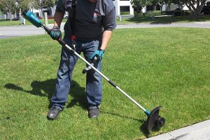 Makita XRU04Z Brushless String Trimmer